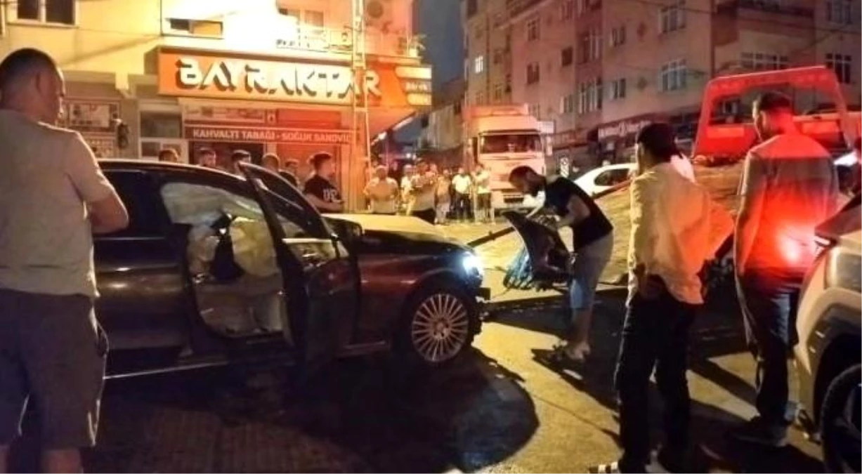 Sultanbeyli’de Ters Yönde İlerleyen Otomobil Kazası: 1 Ağır Yaralı, 2 Yaralı